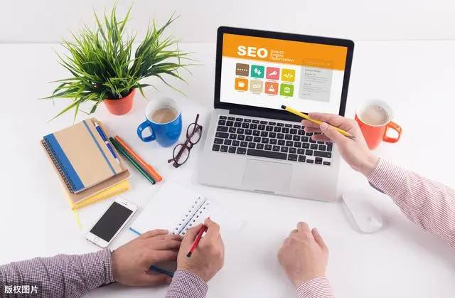 高市早苗向韩国国旗鞠躬